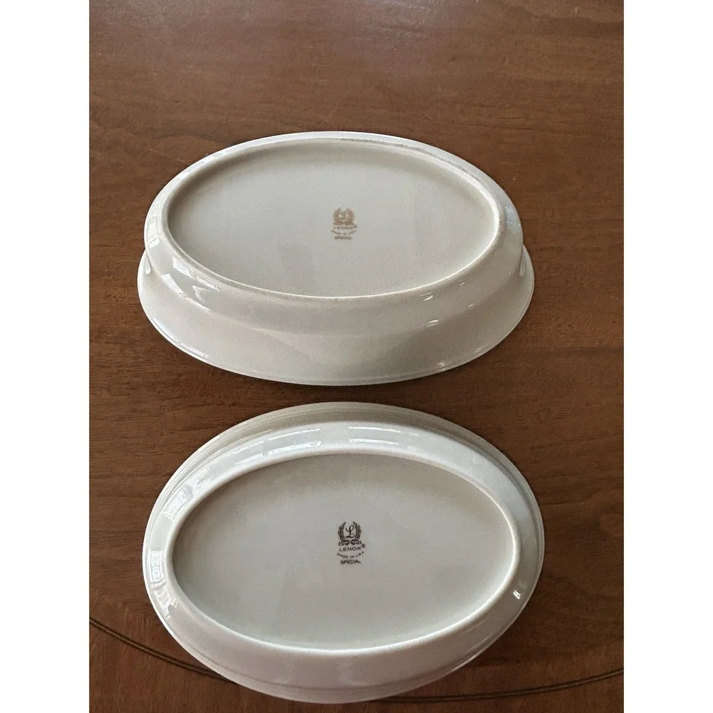 Lenox‎  Holiday Holly Berry Oval 10 1/4